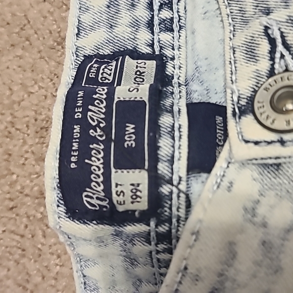 Barely Worn Men Jean Shorts - Picture 4 of 6